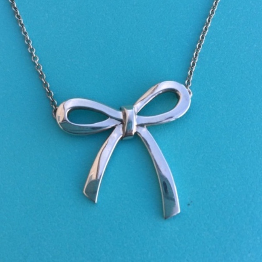 Sterling Silver Bow necklace❤️